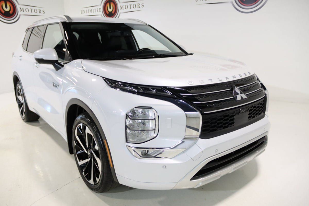 Used 2024 Mitsubishi Outlander 4WD Plug-In Hybrid image 13