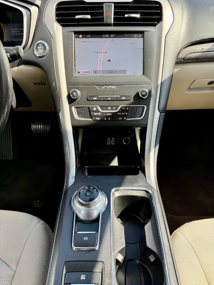 Used 2019 Ford Fusion SE FWD image 23