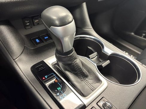 Used 2019 Toyota Highlander XLE AWD/4WD image 28