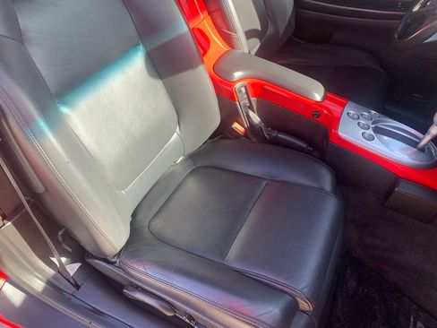 Used 2005 Chevrolet SSR w/ Preferred Equipment Group image 18