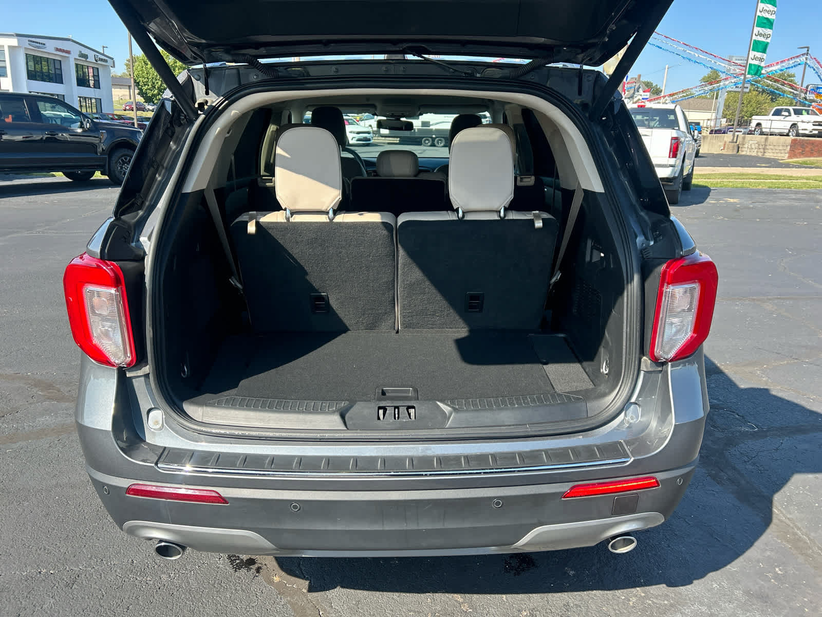 Used 2023 Ford Explorer Limited w/ Equipment Group 301A AWD/4WD image 7