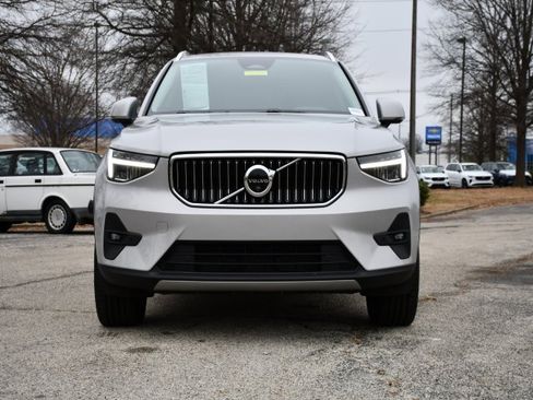 Certified 2025 Volvo XC40 B5 Plus image 2