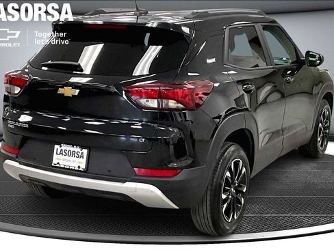 Used 2022 Chevrolet TrailBlazer LT w/ Convenience Package AWD/4WD image 2