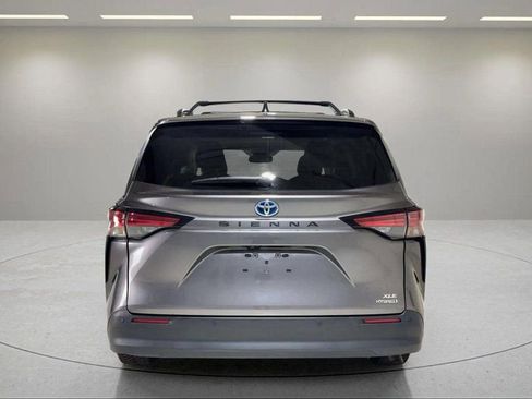 Used 2022 Toyota Sienna XLE image 4