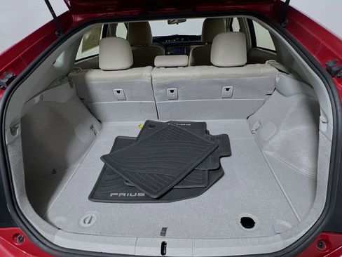 Used 2015 Toyota Prius Two image 34