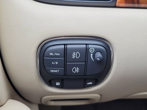 Used 2004 Jaguar XJ8 image 24