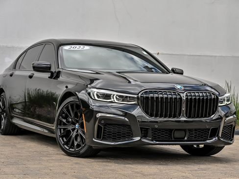 Used 2022 BMW 740i xDrive w/ M Sport Package AWD/4WD image 1