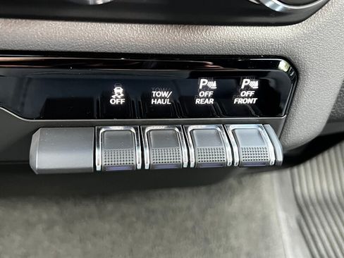 Used 2024 RAM 1500 Big Horn AWD/4WD image 36