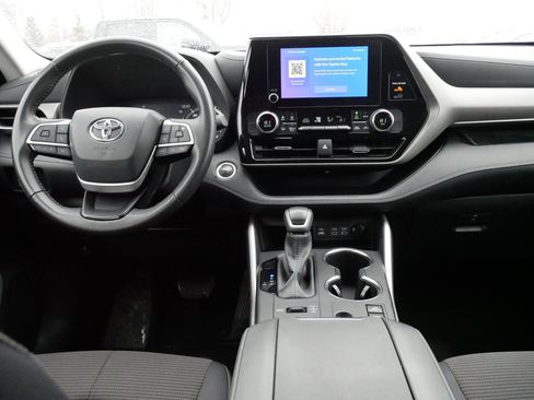 Certified 2024 Toyota Highlander LE image 10