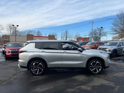 Used 2024 Mitsubishi Outlander SE image 8