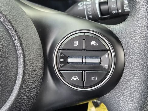 Used 2025 Kia Soul LX w/ LX Technology Package FWD image 27