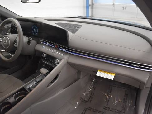 Used 2025 Hyundai Elantra SEL FWD image 18