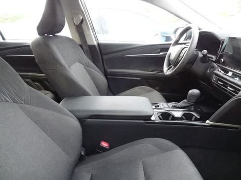 Used 2025 Toyota Camry LE FWD image 9
