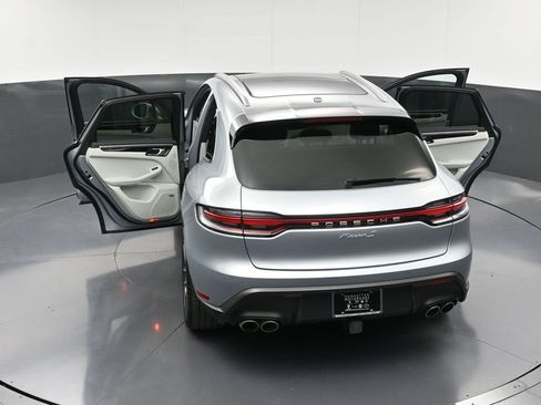 Certified 2022 Porsche Macan S image 35