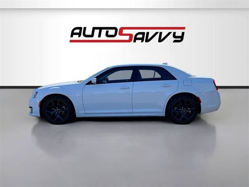 Used 2022 Chrysler 300 Touring L image 4