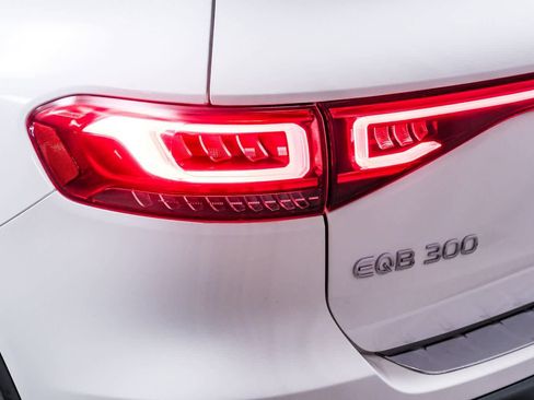 Certified 2022 Mercedes-Benz EQB 300 4MATIC image 7