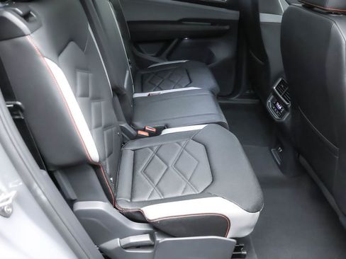 Used 2025 Volkswagen Atlas Peak Edition SE image 24