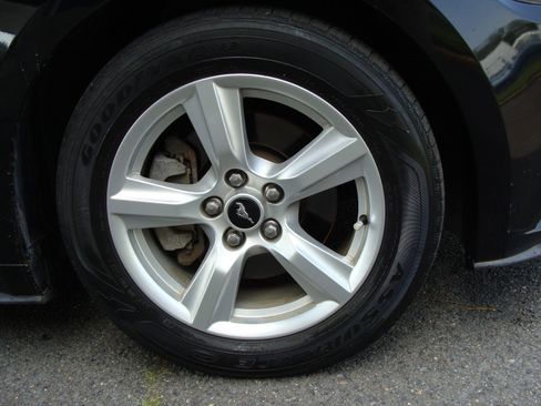 Used 2015 Ford Mustang Coupe image 31