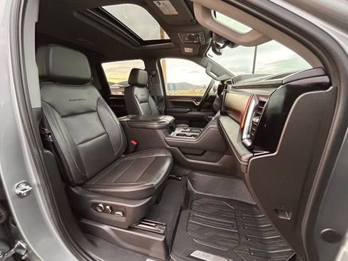 Used 2024 GMC Sierra 3500 Denali w/ Denali Reserve Package image 45