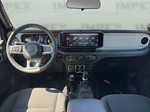 Used 2025 Jeep Wrangler Unlimited Sahara w/ Safety Group image 11