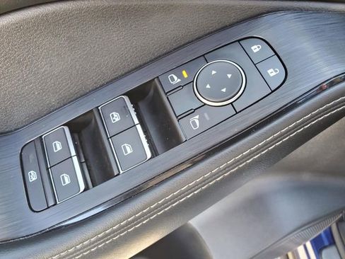 Certified 2023 Nissan Rogue SL w/ SL Premium Package image 18