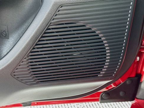 Used 2025 Toyota Prius XLE image 18