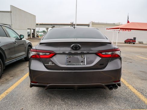 Used 2023 Toyota Camry SE FWD image 9