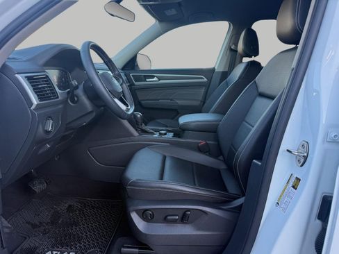 Used 2023 Volkswagen Atlas SE image 24