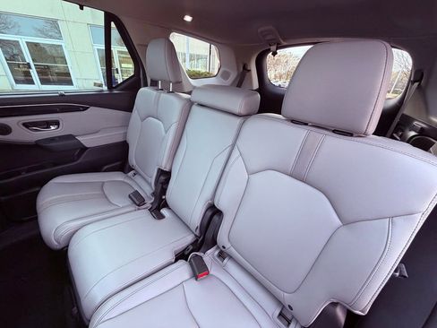 Used 2023 Honda Pilot Touring image 14