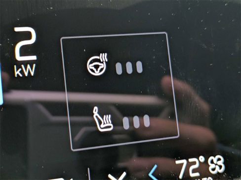 Used 2021 Volvo XC40 P8 Recharge image 24