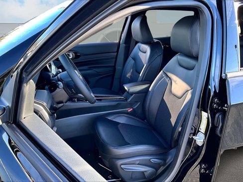 New 2026 Jeep Compass Latitude image 11