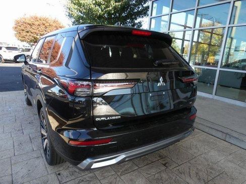 New 2025 Mitsubishi Outlander SE image 5