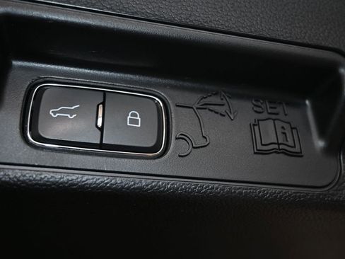 Used 2022 Ford Explorer XLT w/ Equipment Group 202A image 37