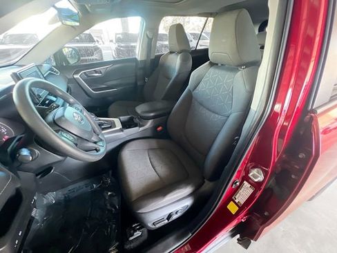 Used 2022 Toyota RAV4 XLE image 9