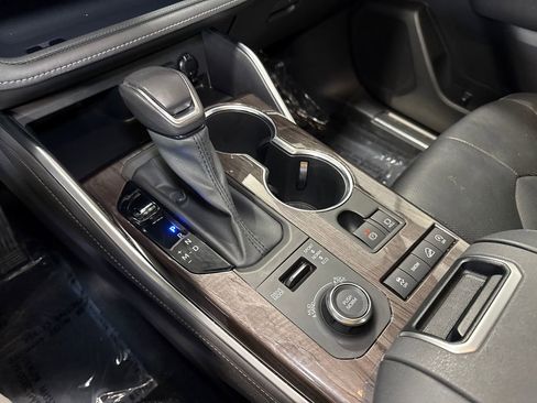 Used 2020 Toyota Highlander Limited image 24