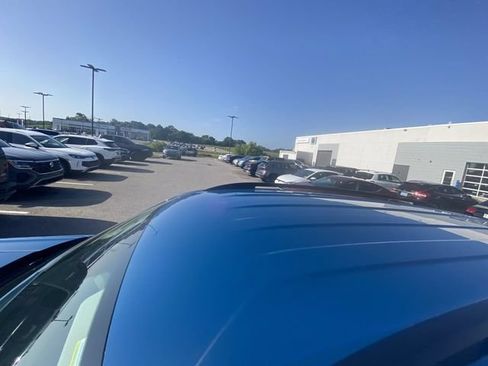 Used 2025 Volkswagen Atlas SE FWD image 4