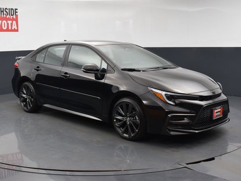 Used 2025 Toyota Corolla SE FWD image 6