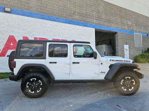 Used 2025 Jeep Wrangler Unlimited Rubicon AWD/4WD image 8