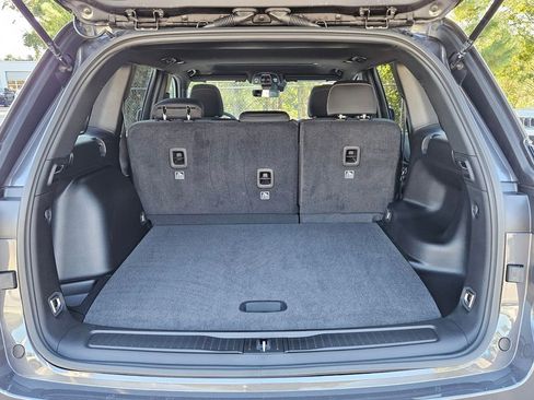 New 2025 Jeep Grand Cherokee Laredo image 13