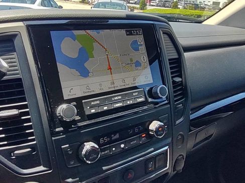 Used 2022 Nissan Titan SV w/ SV Convenience Package image 23