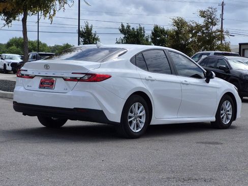 Used 2025 Toyota Camry LE FWD image 5