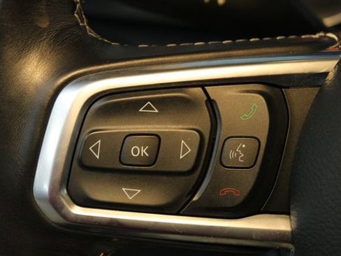 Used 2019 Jeep Wrangler Unlimited Sahara w/ Uconnect 4C Nav & Sound Group AWD/4WD image 19