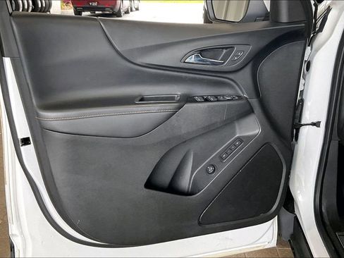 Used 2022 Chevrolet Equinox Premier FWD image 2