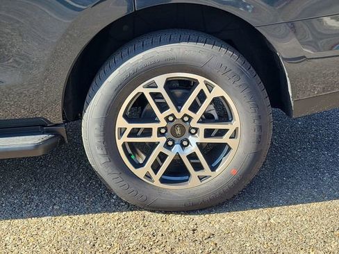 New 2025 Ford Expedition Active image 18