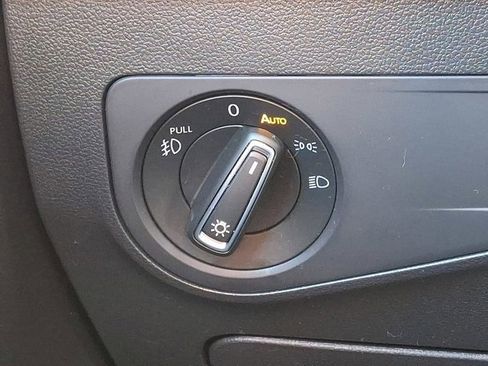 Certified 2021 Volkswagen Tiguan SE R-Line image 30