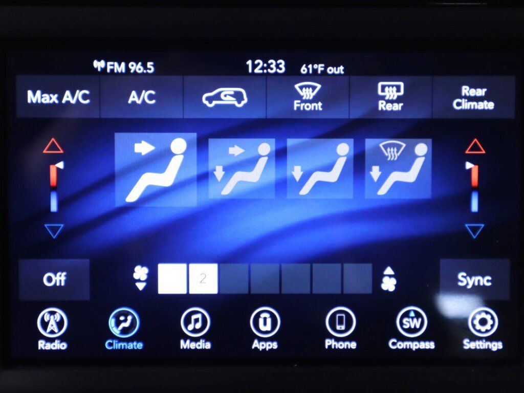 Used 2020 Chrysler Voyager Lxi FWD image 17