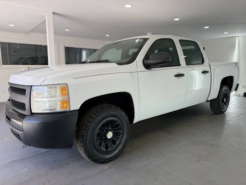 Used 2011 Chevrolet Silverado 1500 W/T RWD image 3