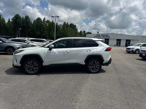 Used 2022 Toyota RAV4 XLE Premium AWD/4WD image 7