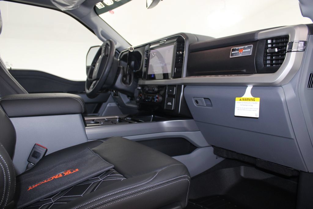 New 2026 Ford F250 XLT w/ XLT Premium Package AWD/4WD image 18