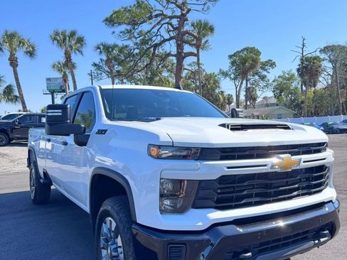 Used 2025 Chevrolet Silverado 2500 Custom w/ Custom Value Package image 3